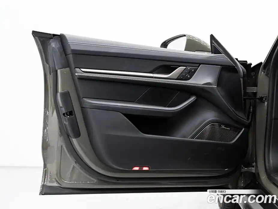 Porsche Taycan 2025 0.1 автомат (гидро), фото 16