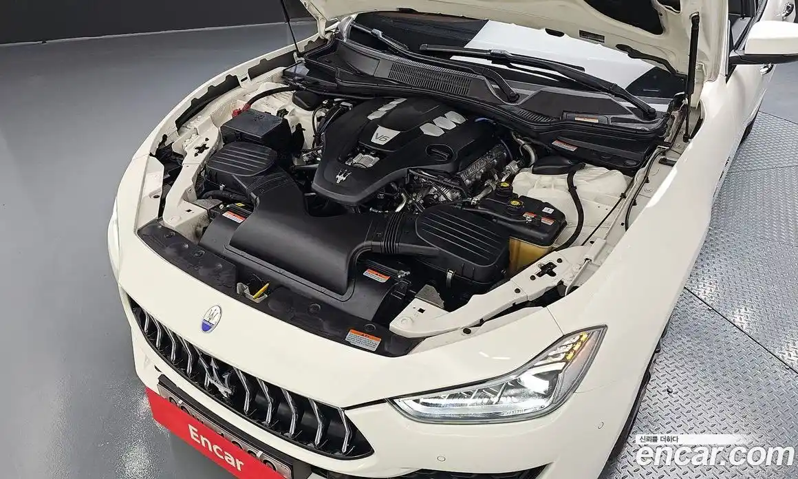 Maserati Ghibli 2018 3.0 гидро, фото 6