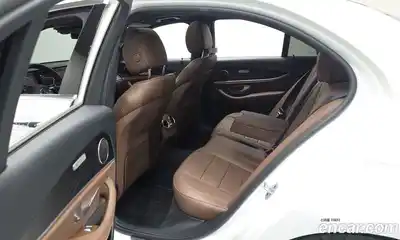 Mercedes-Benz E-Class 2021 2.0 автомат (гидро), миниатюра 12