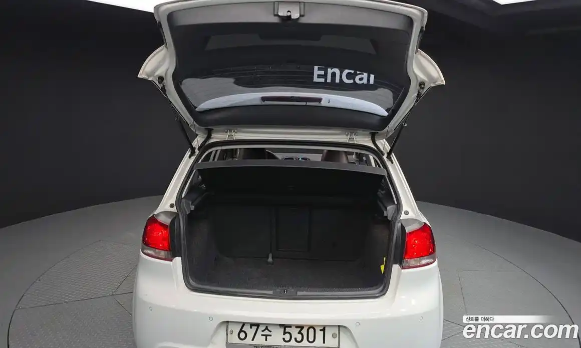 Volkswagen Golf 2012 2.0 автомат (гидро), фото 20