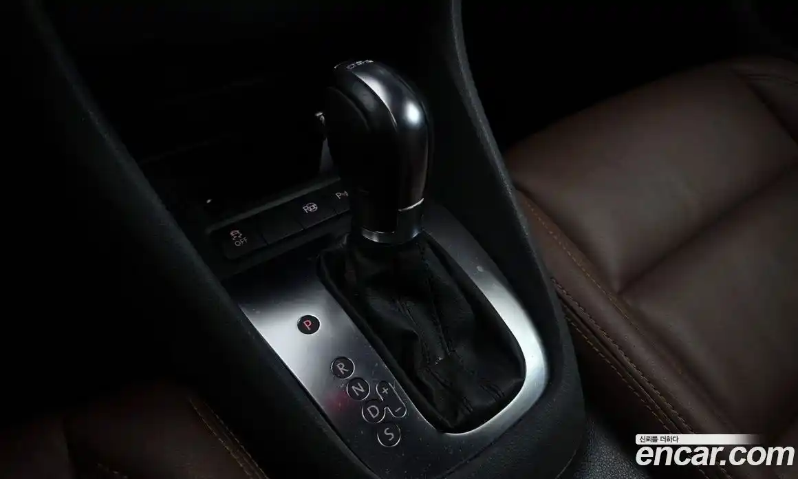 Volkswagen Golf 2012 2.0 автомат (гидро), фото 9