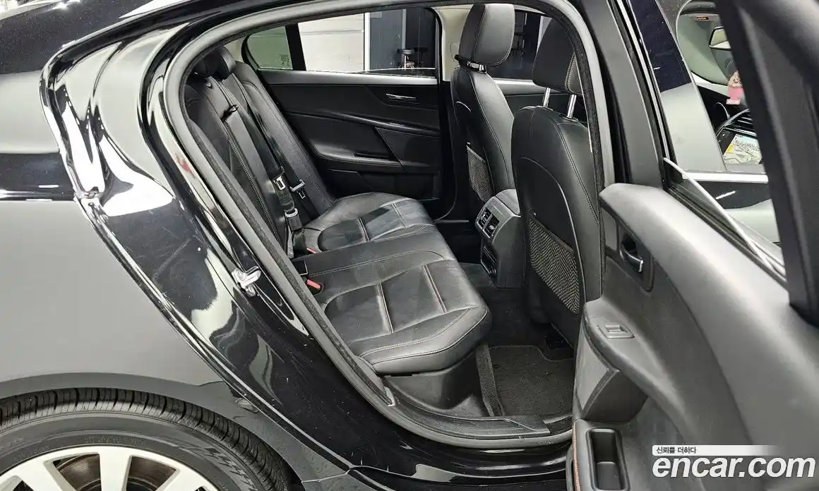 Jaguar XE 2016 2.0 гидро, фото 12