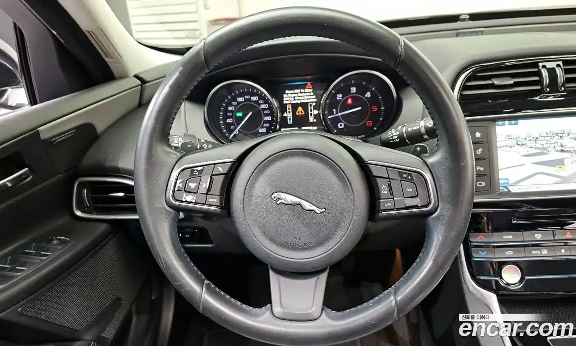 Jaguar XE 2016 2.0 гидро, фото 13