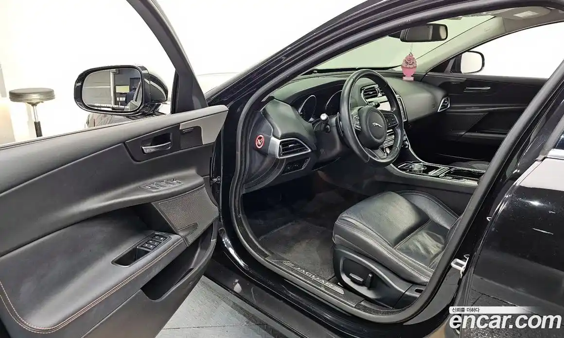 Jaguar XE 2016 2.0 гидро, фото 10