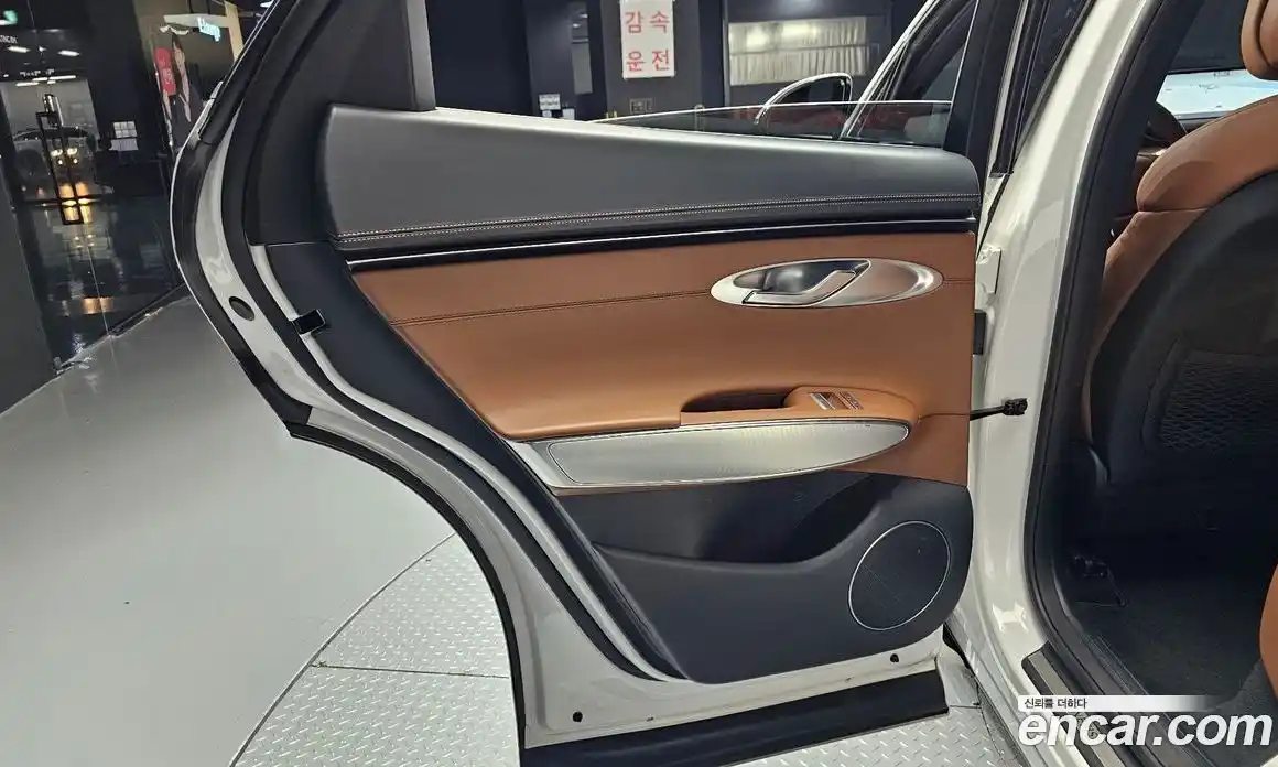 Genesis GV70 2022 2.5 гидро, фото 15