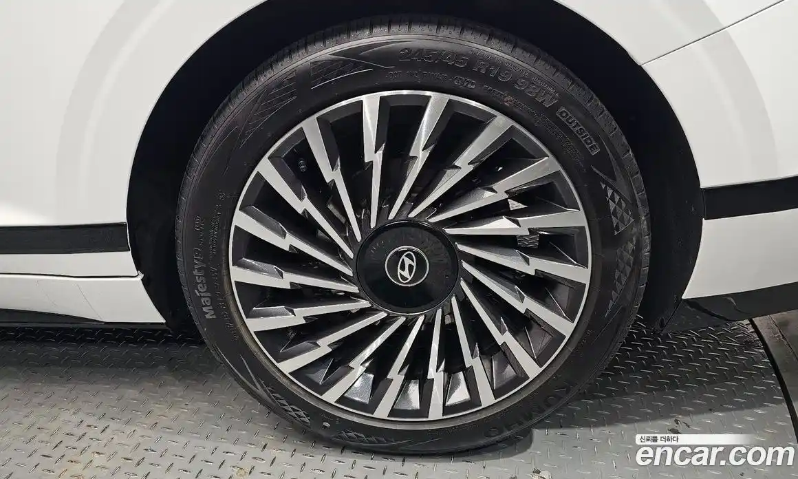 Hyundai Grandeur 2024 1.6 автомат (гидро), фото 6