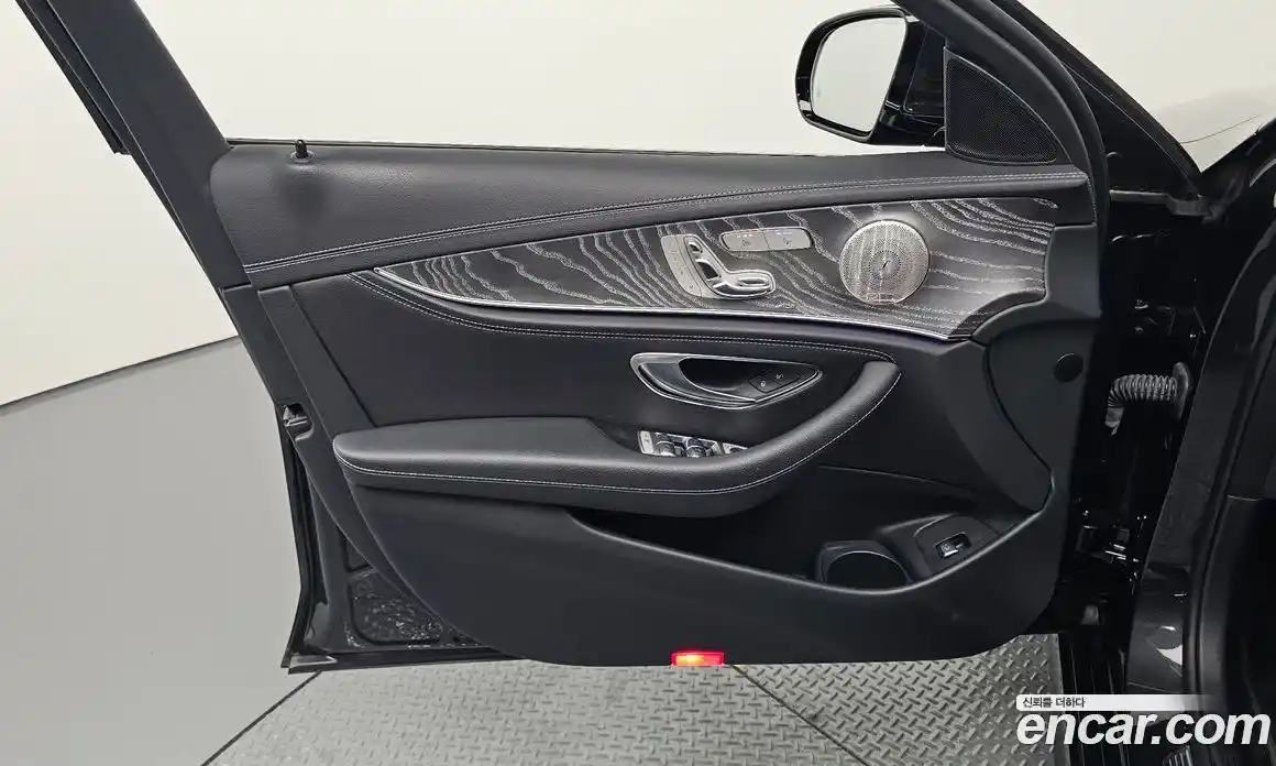 Mercedes-Benz E-Class 2022 2.0 гидро, фото 14