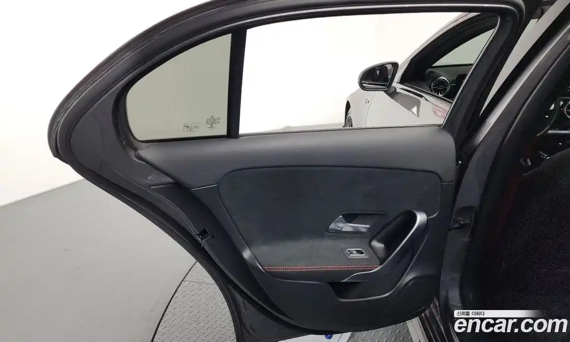 Mercedes-Benz A-Class 2022 2.0 гидро, фото 15
