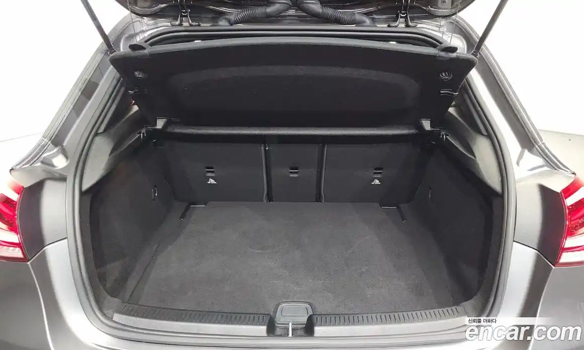 Mercedes-Benz A-Class 2022 2.0 гидро, фото 24