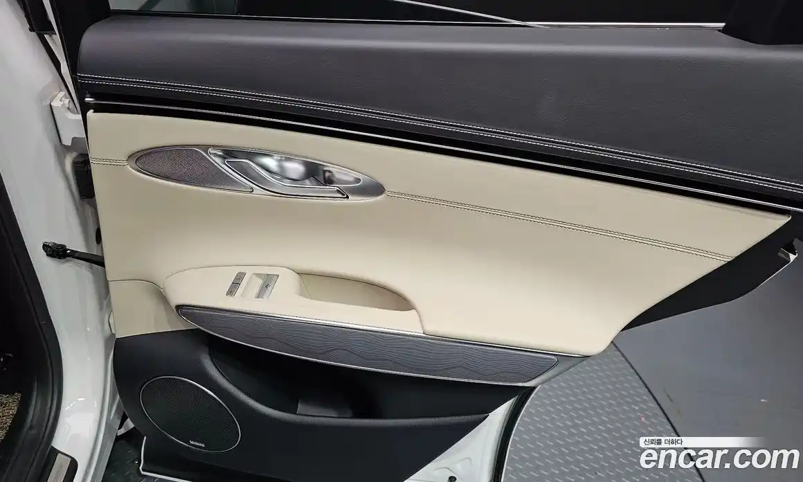 Genesis GV70 2023 2.5 гидро, фото 15
