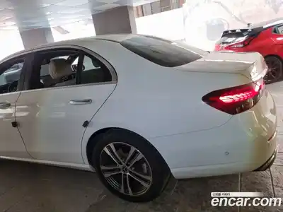 Mercedes-Benz E-Class 2022 2.0 автомат (гидро), миниатюра 12