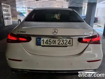 Mercedes-Benz E-Class 2022 2.0 автомат (гидро), миниатюра 2