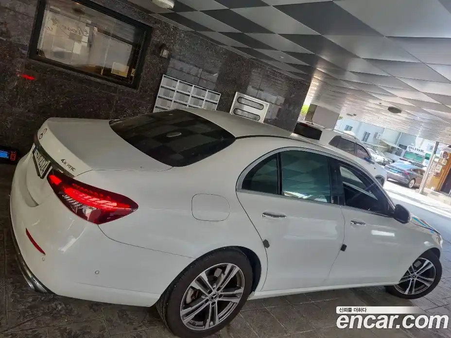 Mercedes-Benz E-Class 2022 2.0 автомат (гидро), фото 4