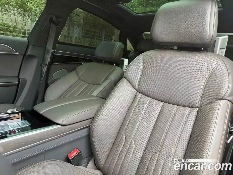 Audi A8 2023 3.0 автомат (гидро), фото 12