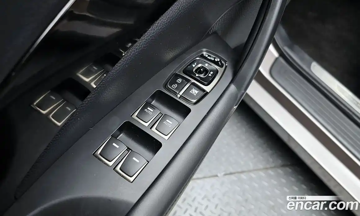Hyundai Grandeur 2013 2.4 автомат (гидро), фото 29