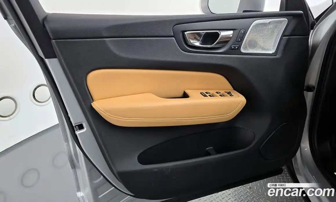 Volvo XC60 2020 2.0 автомат (гидро), фото 14