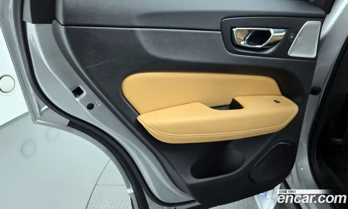 Volvo XC60 2020 2.0 автомат (гидро), фото 15