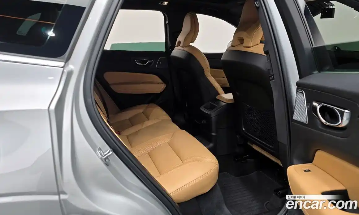 Volvo XC60 2020 2.0 автомат (гидро), фото 17