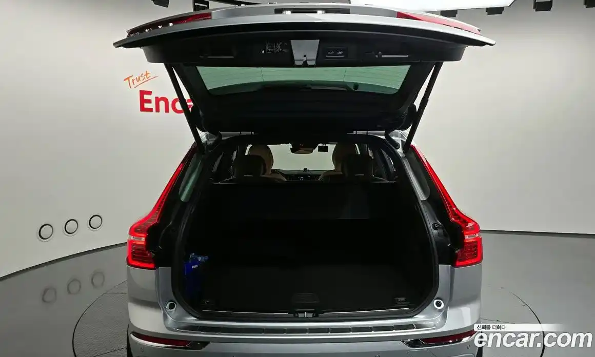 Volvo XC60 2020 2.0 автомат (гидро), фото 23