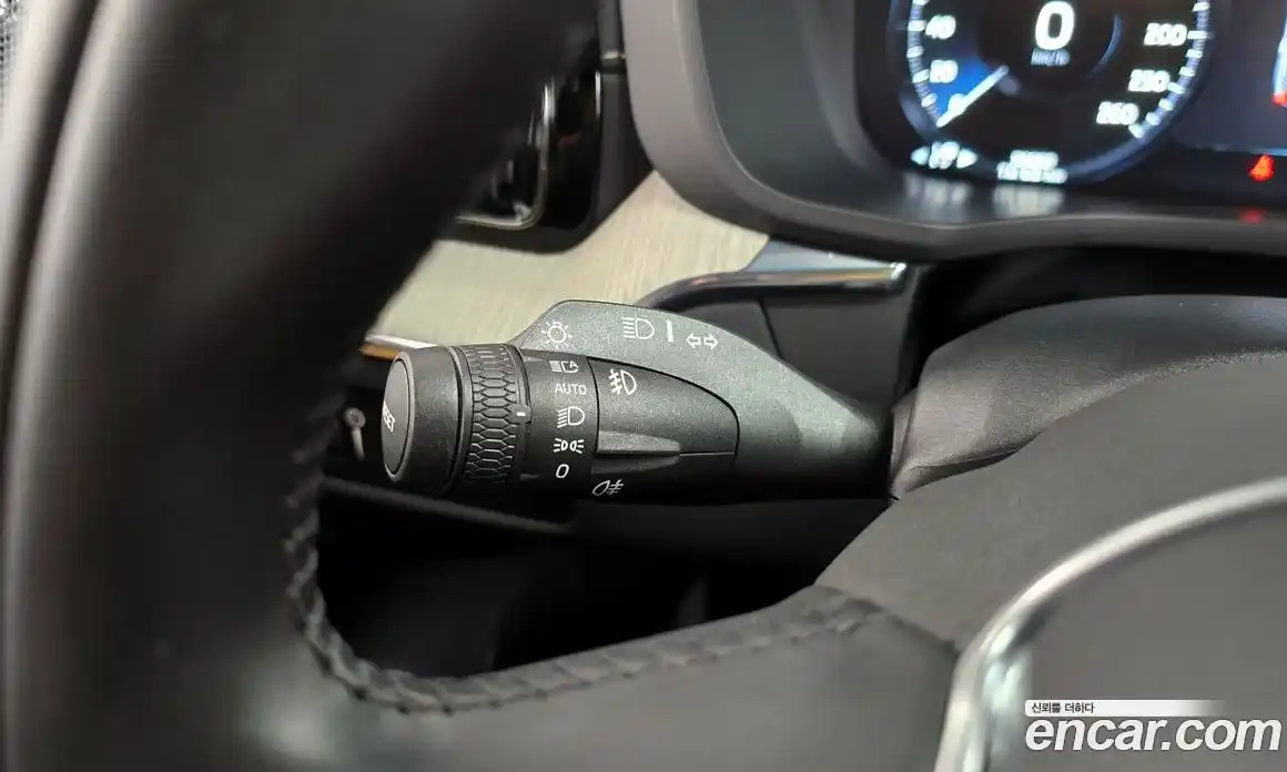 Volvo XC60 2020 2.0 автомат (гидро), фото 26