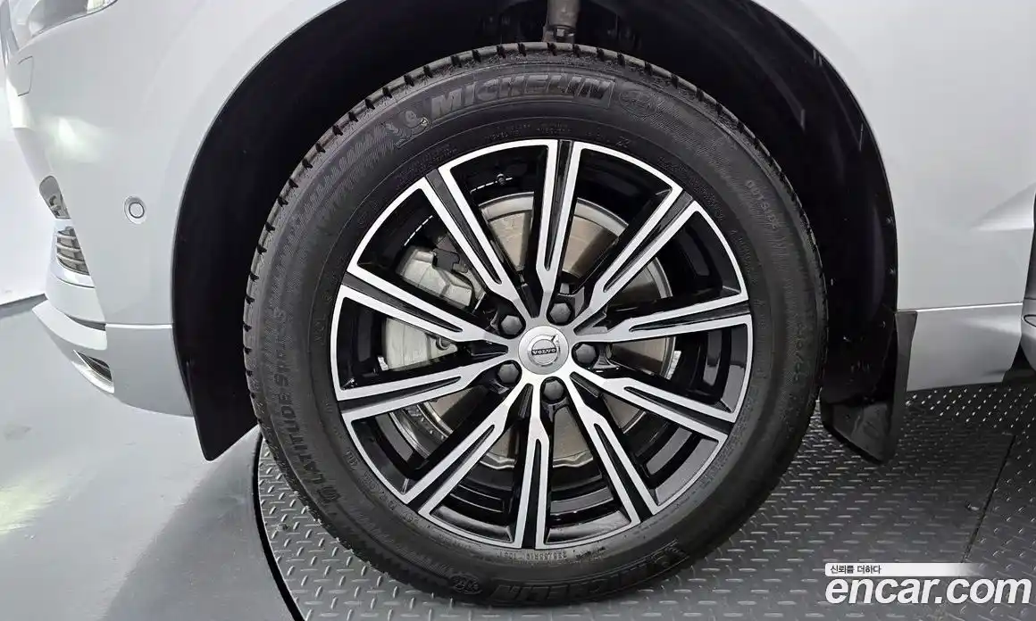 Volvo XC60 2020 2.0 автомат (гидро), фото 5