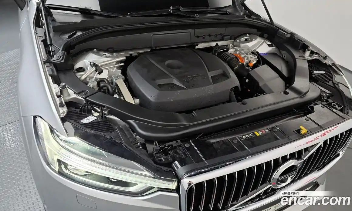 Volvo XC60 2020 2.0 автомат (гидро), фото 6