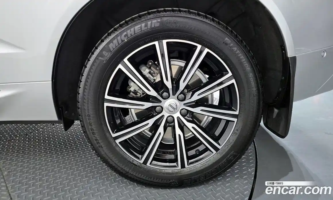 Volvo XC60 2020 2.0 автомат (гидро), фото 7