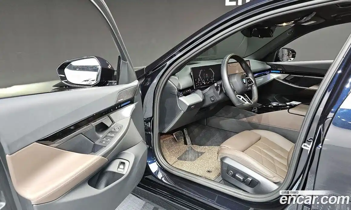 BMW 5-Series 2023 2.0 гидро, фото 13