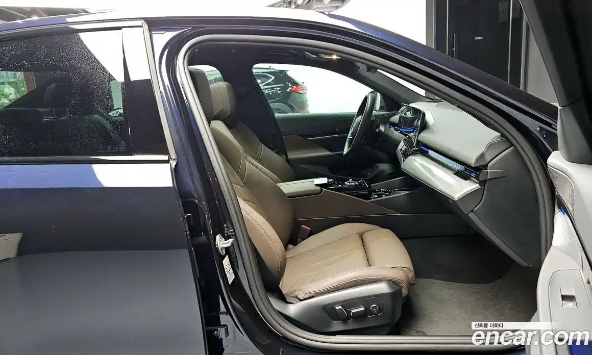 BMW 5-Series 2023 2.0 гидро, фото 16