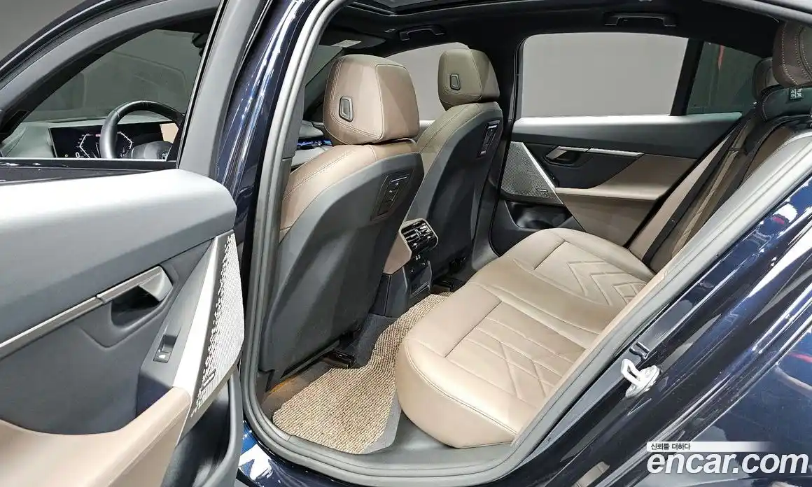 BMW 5-Series 2023 2.0 гидро, фото 17