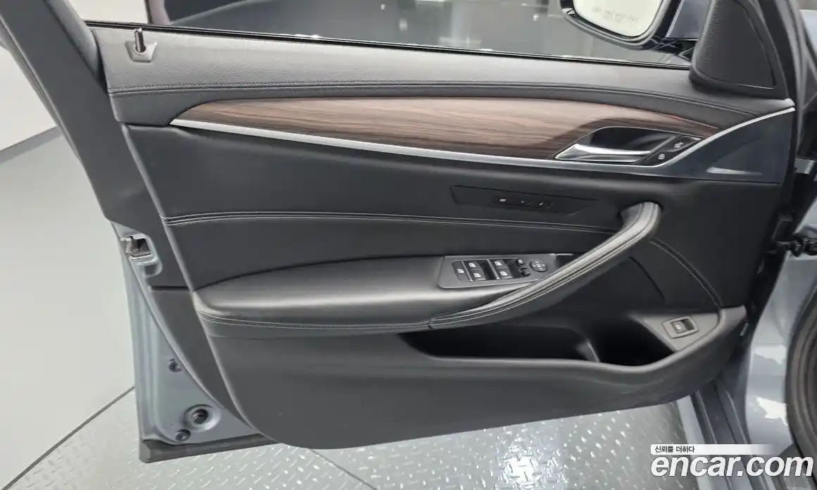 BMW 5 серия 2017 2.0 автомат (гидро), фото 13