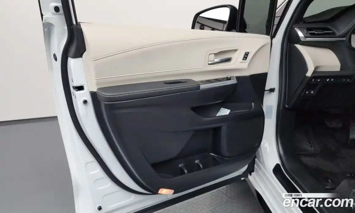 Toyota Sienna 2025 2.5 гидро, фото 14