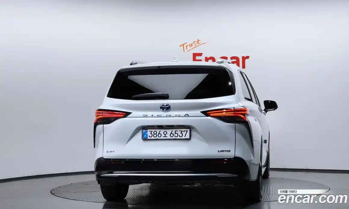 Toyota Sienna 2025 2.5 гидро, фото 4