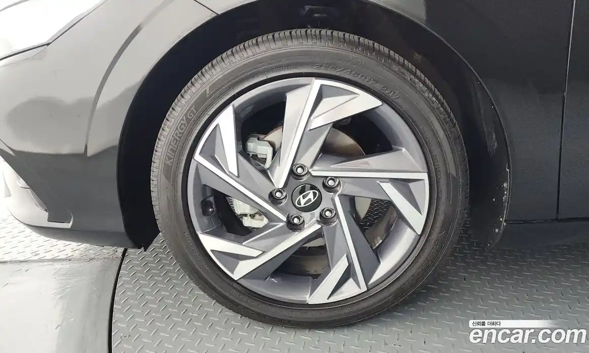 Hyundai Avante 2025 1.6 автомат (гидро), фото 4