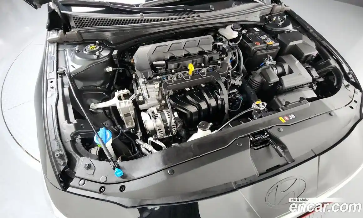 Hyundai Avante 2025 1.6 автомат (гидро), фото 5