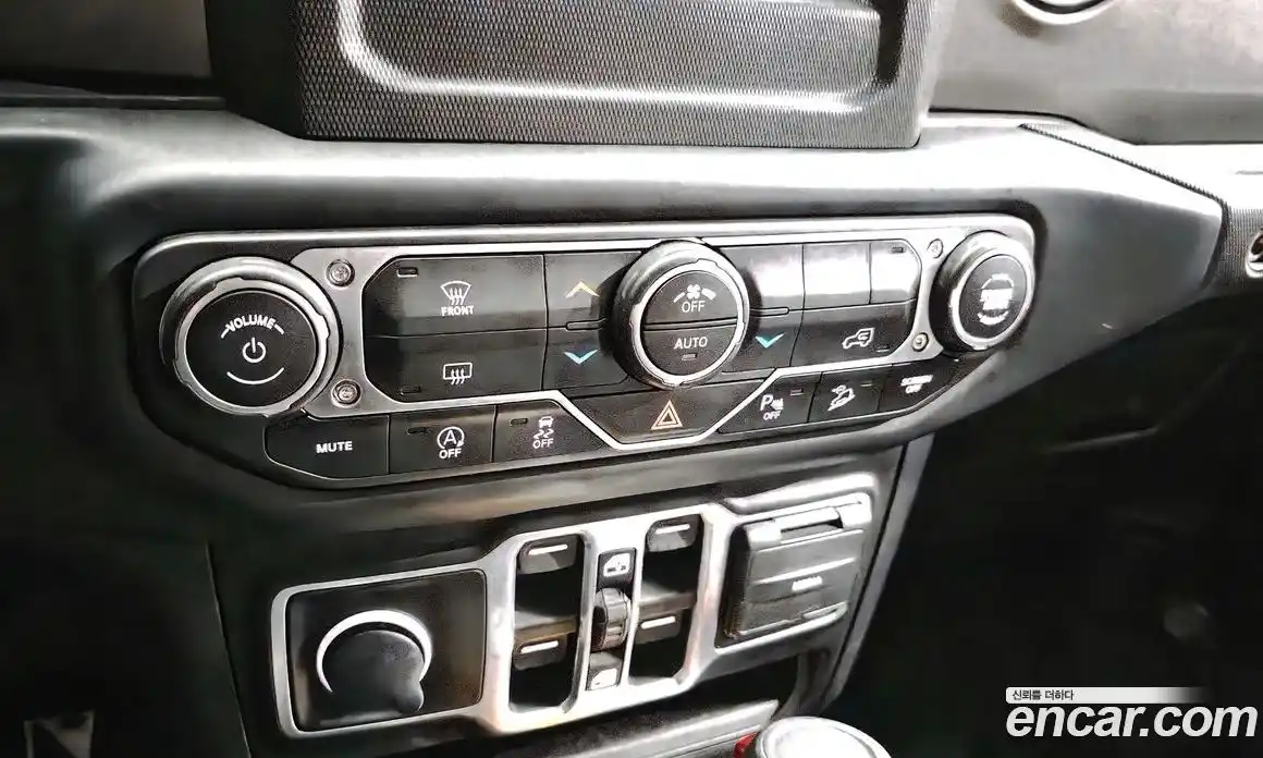 Jeep Wrangler 2018 2.0 автомат (гидро), фото 15
