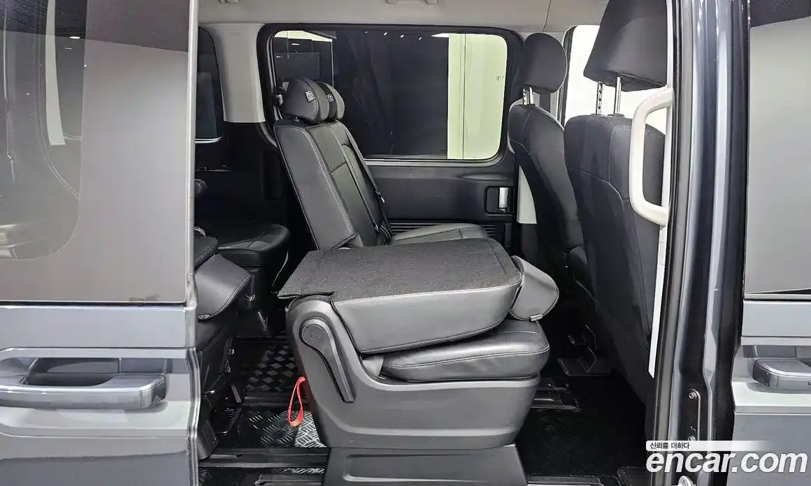 Hyundai Staria 2024 1.6 гидро, фото 11