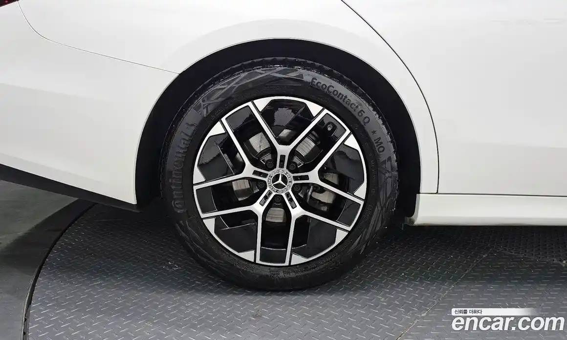 Mercedes-Benz E-Class 2025 2.0 гидро, фото 4