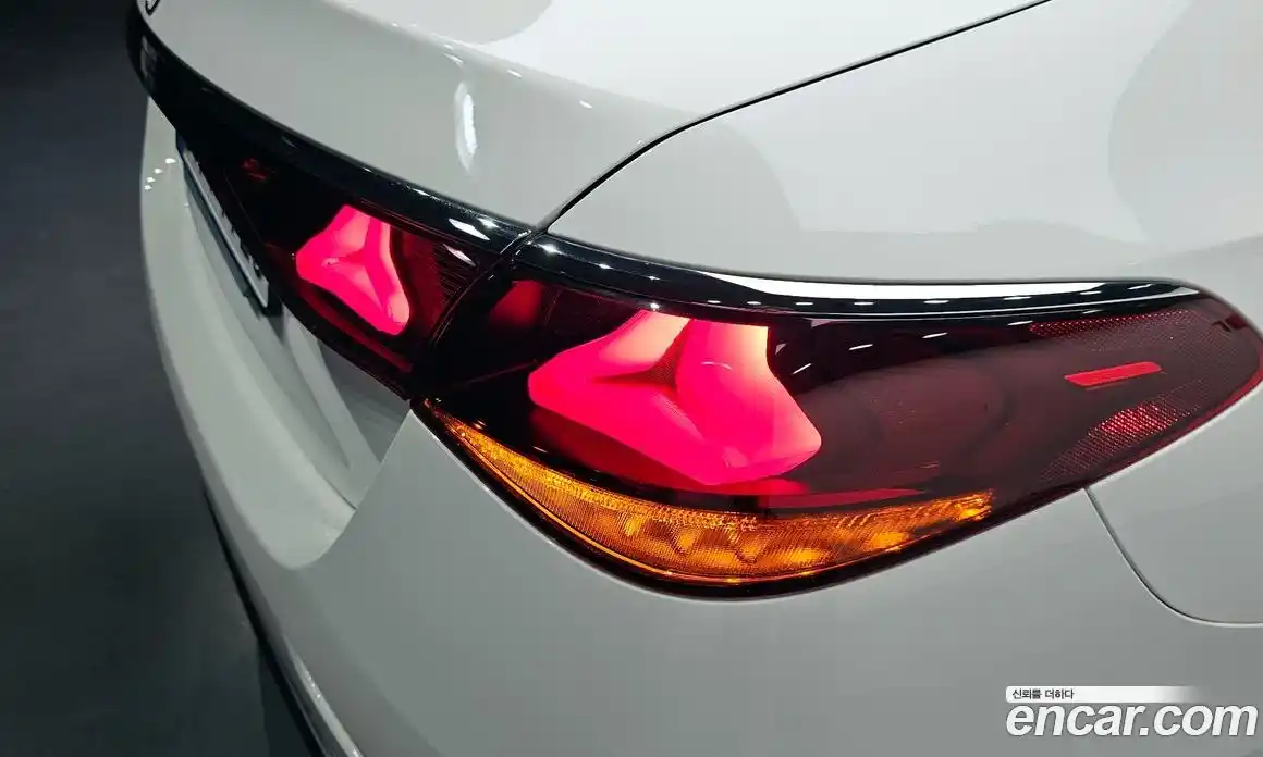 Mercedes-Benz E-Class 2025 2.0 гидро, фото 8