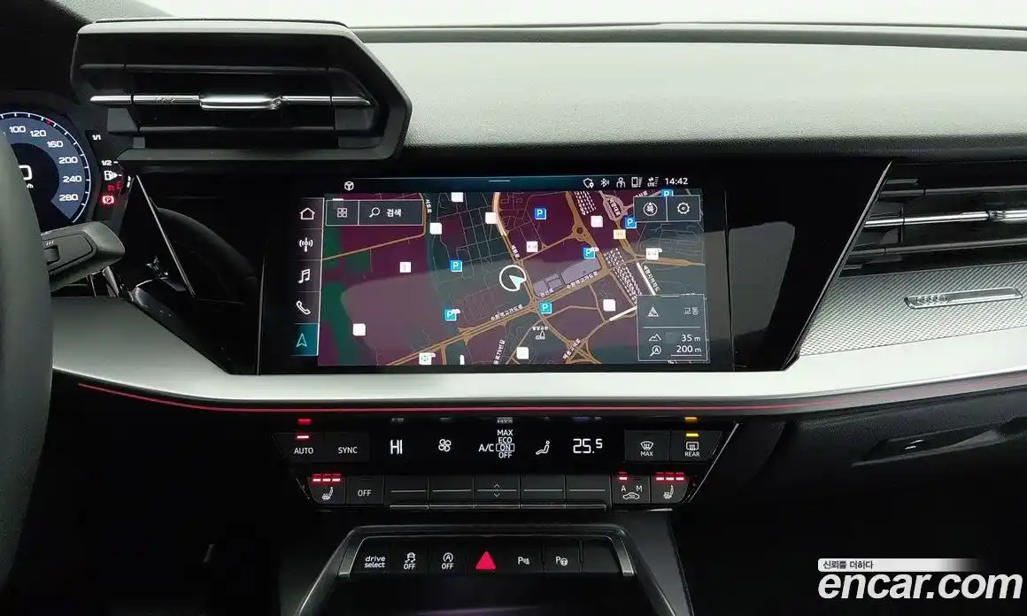 Audi A3 2023 2.0 автомат (гидро), фото 12