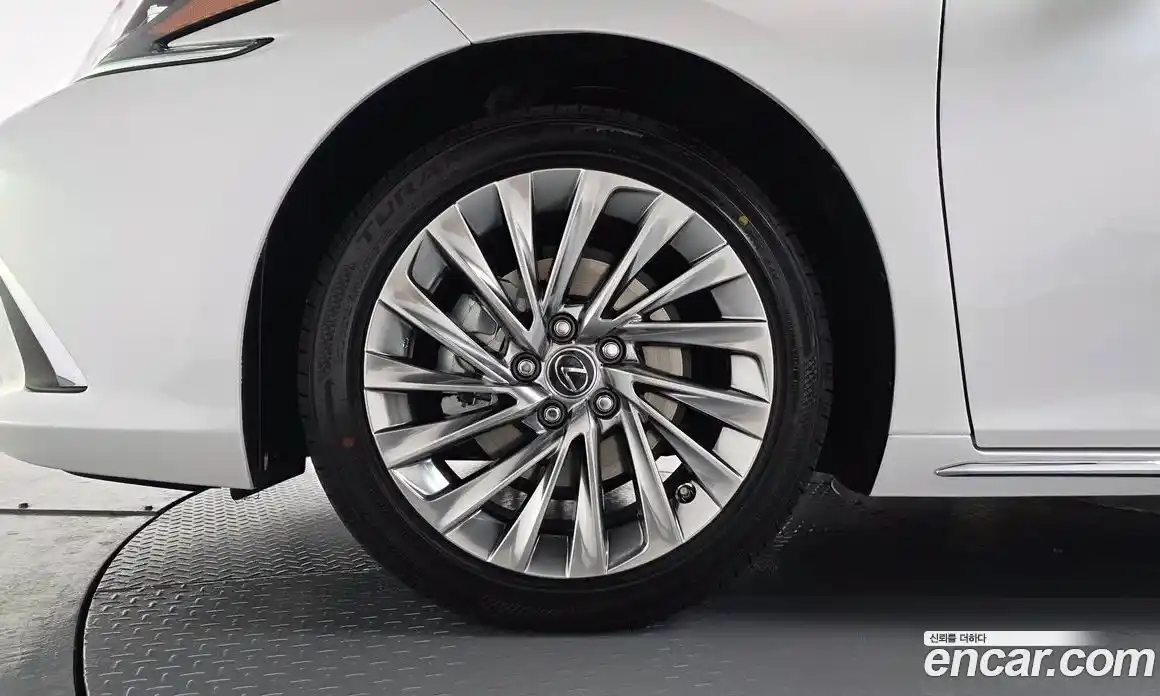Lexus ES 2026 2.5 гидро, фото 5