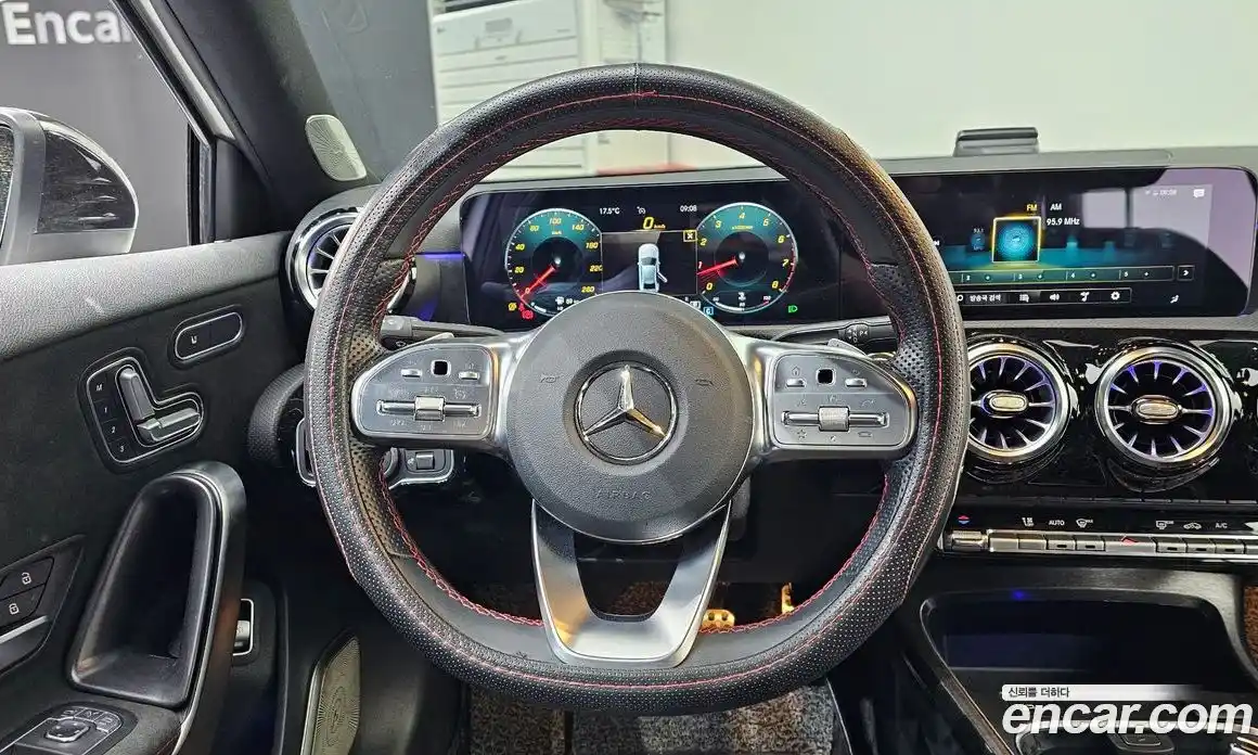 Mercedes-Benz A-Class 2022 2.0 гидро, фото 18