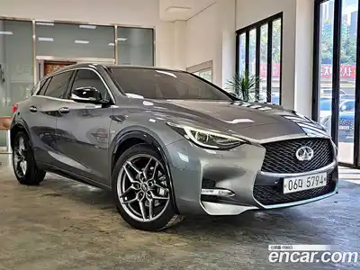 Infiniti Q30