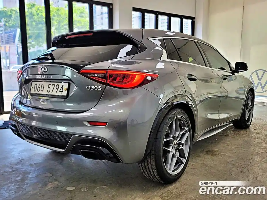 Infiniti Q30 2017 2.0 гидро, фото 4
