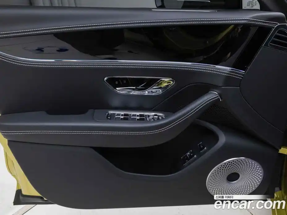 Bentley Flying Spur 2024 4.0 гидро, фото 13
