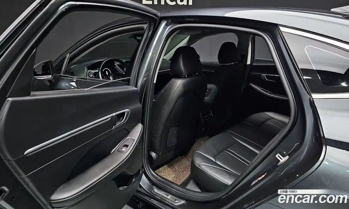 Hyundai Sonata 2023 1.6 автомат (гидро), фото 12