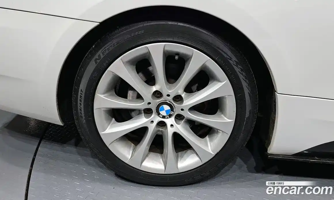 BMW 3-Series 2009 3.0 гидро, фото 5