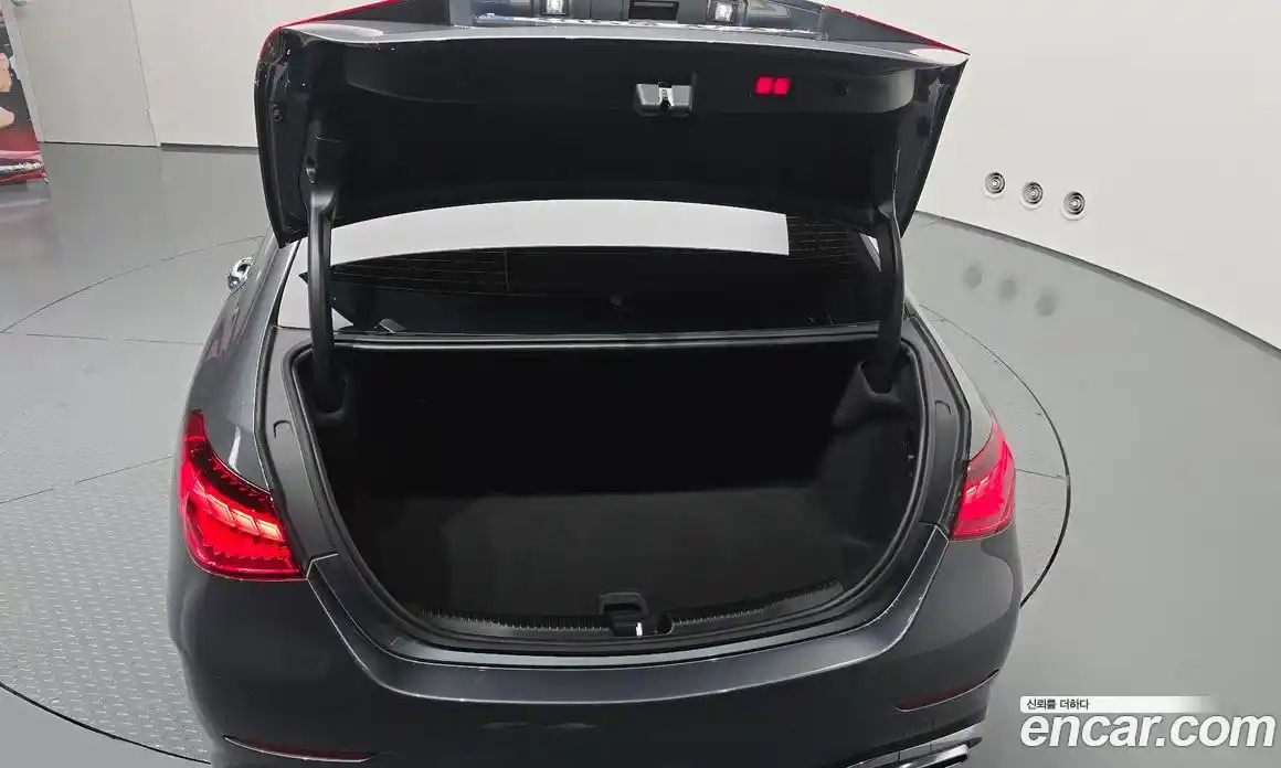 Mercedes-Benz C-Class 2022 2.0 гидро, фото 26