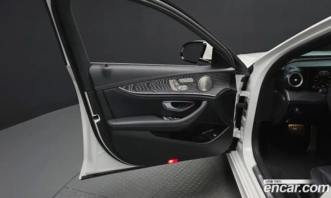 Mercedes-Benz E-Class 2022 2.0 гидро, фото 14