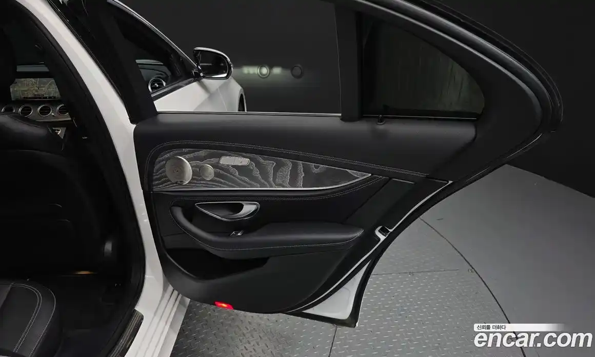 Mercedes-Benz E-Class 2022 2.0 гидро, фото 15